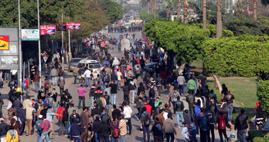 إخلاء "عين شمس" من الموظفين بسبب مظاهرات طلاب الإخوان