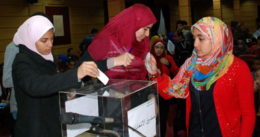 فى انتخابات اتحاد طلاب مصر.. 44 مرشحا يتنافسون للفوز بـ11 مقعدا و17 طالبا يفوزون بالتزكية.. لجنة الانتخابات تبدأ الفرز وتوقعات بفوز مصطفى مجدى بمنصب الأمين العام