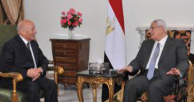 محمد فائق يقدم تقريرًا للرئيس عن زيارة جنوب أفريقيا للعزاء بمانديلا