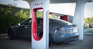 "الطاقة الأمريكية": انتهاء عصر السيارات التى تعمل بالبنزين عام 2040