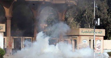 قوات الأمن تكثف إطلاق الغاز المسيل لتفريق طلاب الإخوان بالأزهر