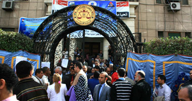 انتهاء الأزمة بين المحامين وضباط مباحث أرمنت بعد جلسة صلح فى الأقصر