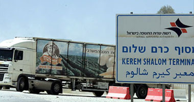 إدخال 650 شاحنة بضائع ومواد بناء لغزة عبر "كرم أبو سالم"