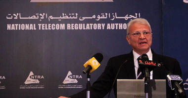 رئيس"المصرية للاتصالات" يتفقد السنترالات قبل انطلاق خدمات المحمول
