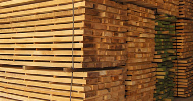 سوق الأخشاب تشهد أكبر حالة ركود
