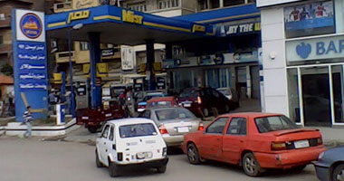 أزمة البنزين تجدد قبل ساعات من عيد الفطر بسبب السوق السوداء