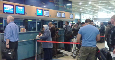 الجوازات تمنع سفر 20 مصريا إلى ليبيا بسبب التأشيرات المزورة