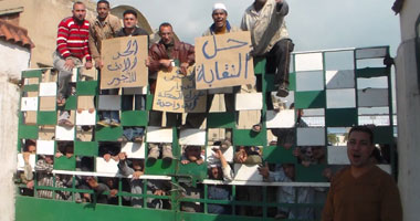 عمال كفر الدوار يواصلون إضرابهم بشكل جزئى للمطالبة بالأدنى للأجور