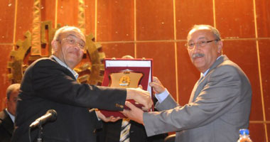 محافظ أسوان: ندعم المشروعات الصغيرة والعمل الأهلى لحل أزمة البطالة