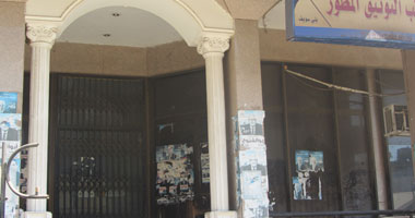 بالصور.. موظفو الشهر العقارى ببنى سويف يواصلون إضرابهم لليوم الخامس