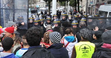 بالصور.. اشتباكات بين الشرطة الفرنسية ومحتجين ضد بناء مطار جديد