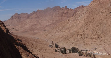 محافظة البحر الأحمر تنظم رحلة استكشافية لجبل الدخان لتنشيط السياحة