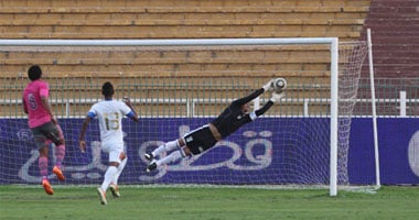 مصطفى عبد الخالق ومحمد إبراهيم يؤازران الزمالك أمام الشرطة من المقصورة