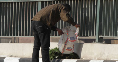 حقيبة تثير الذعر قرب سور الجامعة الأمريكية فى التحرير