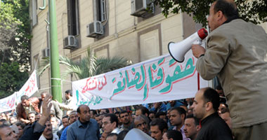 تظاهر عمال "أمونسيتو" أمام مجلسى الشعب والشورى