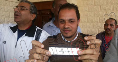 كريم أنور يوزع هدايا بـ"التمبولا" على الحضور فى ندوته الانتخابية