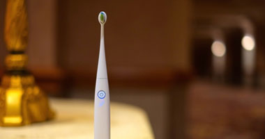 فرشاة أسنان ذكية تشجع المستخدم على الاهتمام بنظافة الفم