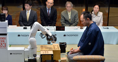 بالصور.. اليابان تصنع "روبوت" يلعب الشطرنج