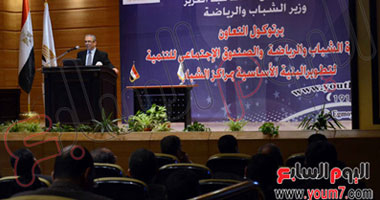 عبد العزيز يشهد قرعة الأدوار النهائية لدورى مراكز الشباب