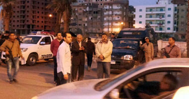 بالصور.. مدير أمن السويس يشرف على كمين مرورى أمام قرية الحجاج