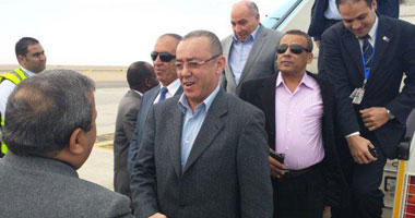 بالصور.. وزير الطيران المدنى يتفقد أعمال التطوير بمطار الغردقة 