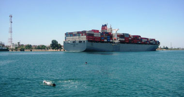 49 سفينة تعبر قناة السويس اليوم بحمولة 2 مليون طن