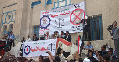 محاكمة شعبية لمحافظ السويس السابق