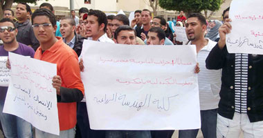 طلاب "الهندسة الزراعية" بالمنصورة يطالبون بكلية