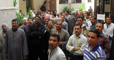 اعتصام العاملين بشركة مصر إيران للغزل بالسويس للمطالبة بمستحقاتهم
