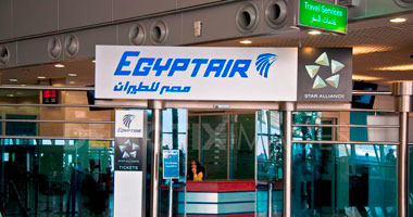 سلطات المطار ترحل 34 سودانيا حاولوا التسلل إلى ليبيا عبر الحدود المصرية