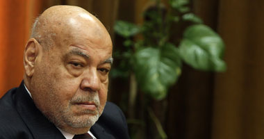 التحقيق فى بلاغ يتهم أحمد مكى وزير عدل الإخوان بتقاضى مكافآت دون حق