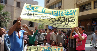 بالفيديو.. ثلاثاء الاقتحام لمؤسسات الدولة.. اقتحام مشيخة الأزهر.. موظفو الزراعة يقذفون "المالية" بالطوب ويحاولون اقتحامها.. وأصحاب المستودعات يقتحمون "التموين" اعتراضاً على أسعار البوتاجاز