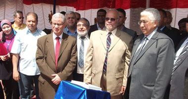 وزير الرى يعطى إشارة البدء لتنفيذ أعمال النزح السطحى لمشروع قناطر أسيوط 