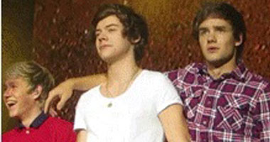 تصرفات فريق "One Direction" غير اللائقة تثير الجدل