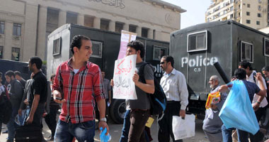 بالصور .. مسيرة من "القضاء العالى" إلى مجلس الوزراء لرفض قرض النقد الدولى 