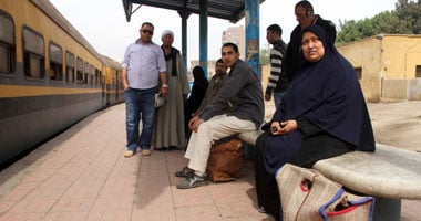 ارتباك شديد فى محطة سكك حديد المنيا بعد إضراب سائقى القطارات 