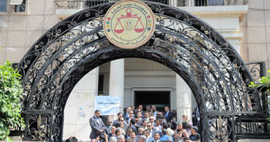نقابة المحامين تطالب الحكومة بالتعجيل بإصدار قانون الإدارات القانونية
