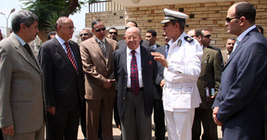 بالصور.. مقبل شاكر يشيد بأوضاع سجن النساء بالقناطر ويعلن كشفه أى تجاوزات  بالسجون ..ومطالبات بتنظيم زيارات لأحزاب المعارضة والحركات السياسية لأماكن الاحتجاز