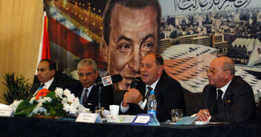 وزير النقل يطالب بإزالة إعلانات الطرق العشوائية