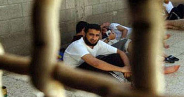 40 أسيرًا فلسطينيًا فى معتقل "النقب" الإسرائيلى يضربون عن الطعام غدًا