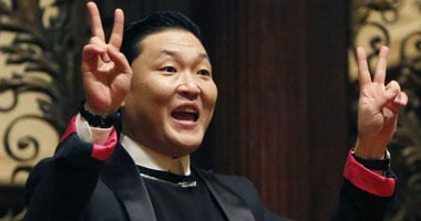 بالصور..PSY  يزور جامعة هارفورد