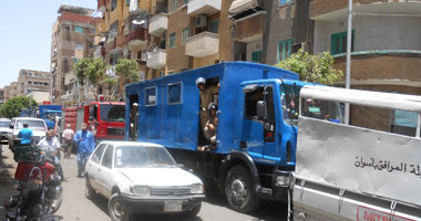 بالصور.. حملة لإزالة الإشغالات من أمام ديوان محافظة أسوان