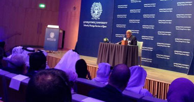 تحت عنوان "الخليج.. صباح بعد غد".. هيكل يحاضر فى الدوحة بحضور أمير قطر والشيخة موزة.. ويؤكد:المنطقة مطمع قوى إقليمية.. والنفط العربى على وشك أن يفقدسطوته.. والأيام القادمة ستشهد انتشاراً نووياً كبيراً