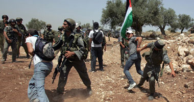 الاحتلال يقمع مسيرة فى بيت جالا تنديدا بأعمال التجريف الإسرائيلية