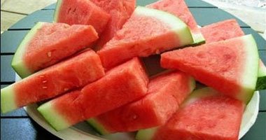 الشمام والبطيخ والفراولة والطماطم تساعد فى الحفاظ على الوزن بالصيف