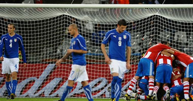 "مونديال أسود على الطليان" هذا هو أقل ما يمكن وصف كأس العالم جنوب أفريقيا 2010 بالنسبة لإيطاليا بعدما أثبت كل ما هو إيطالى فشله فى المونديال.