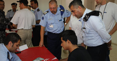الشرطة الفلسطينية: القبض على مسئول سابق برتبة وزير بطلب من النائب العام