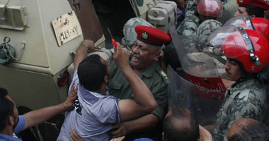 بعد انصراف أهالى السجين..استئناف حركة المرور أمام مبنى "الأهرام"