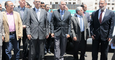 بالصور.. وزير النقل ومحافظ القاهرة وبشر يفتتحان محور طه حسين بالنزهة 