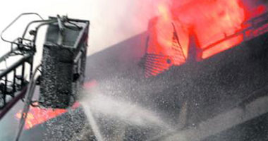 إصابة 4 أشخاص بينهم رقيب شرطة خلال إطفاء حريق بمصنع مسلى  فى المنيا